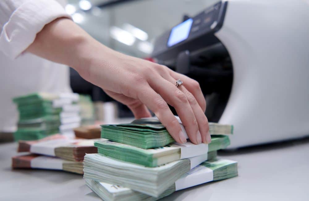 How do I choose a cash counting machine for small business
