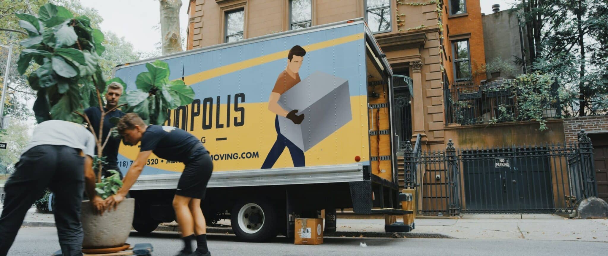 hiring a moving company - featured image