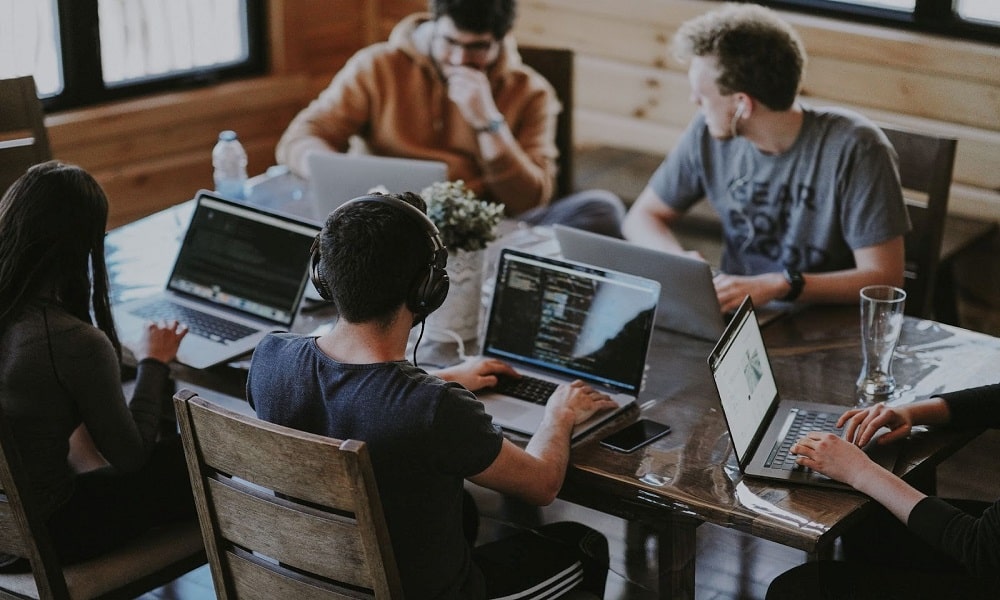 How Smart Entrepreneurs Use Technology to Gain a Competitive Edge
